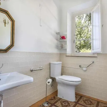 Fully Serviced With Breathtaking Views Villa Lucca
